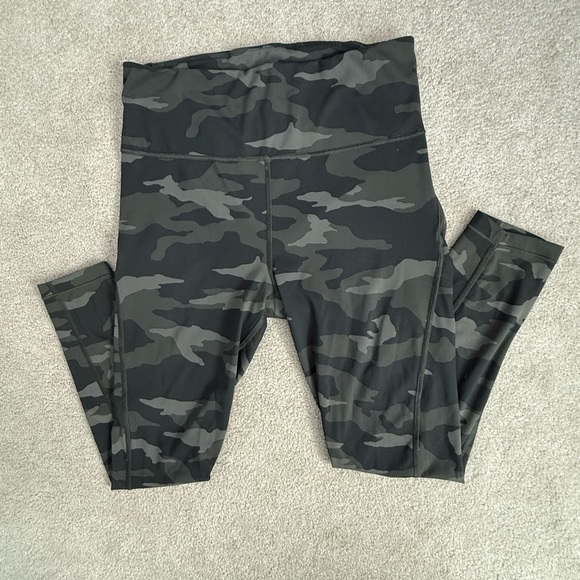 Athleta Pants - Athleta ultimate 7/8 tight green camo